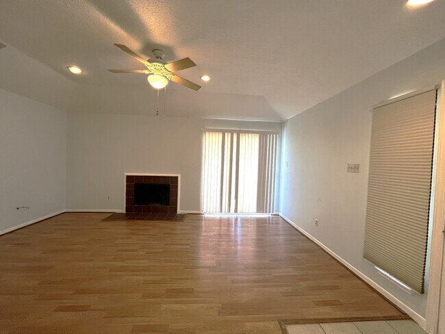 Building Photo - 11500 Meadow Ln