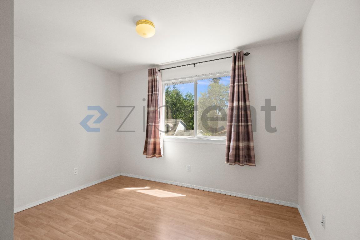 Building Photo - Unit