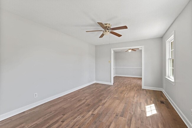 Building Photo - 315 Holland Hill Dr