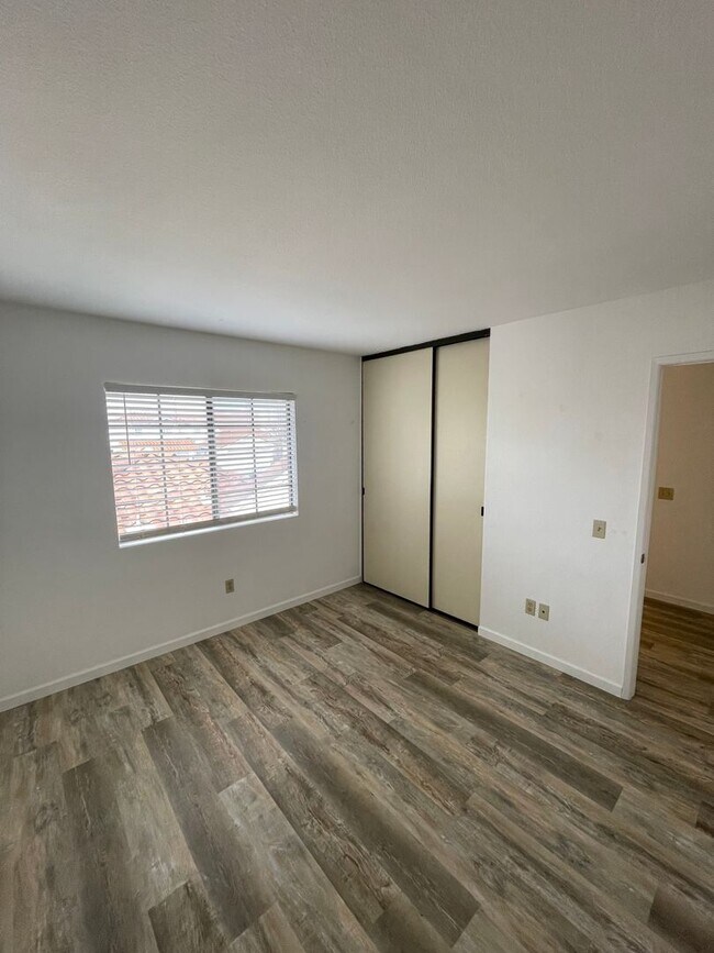 Building Photo - Absolutely stunning remodeled 3 bedroom 2 and half bathroom home in the heart of Mira Mesa!