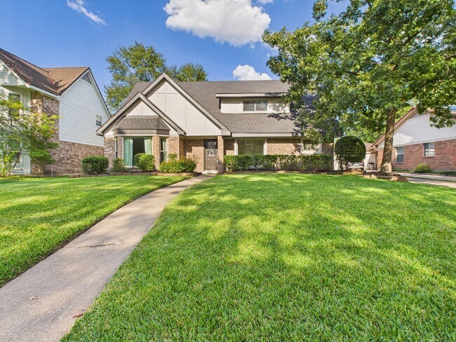 Building Photo - 3018 Highland Laurels Dr