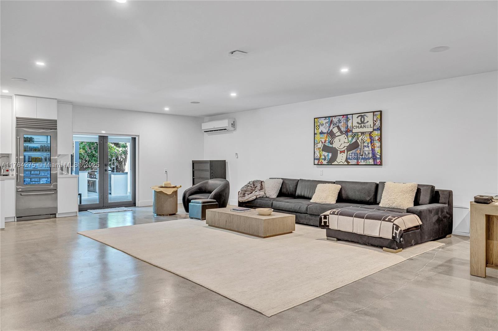 Building Photo - 1351 S Venetian Way