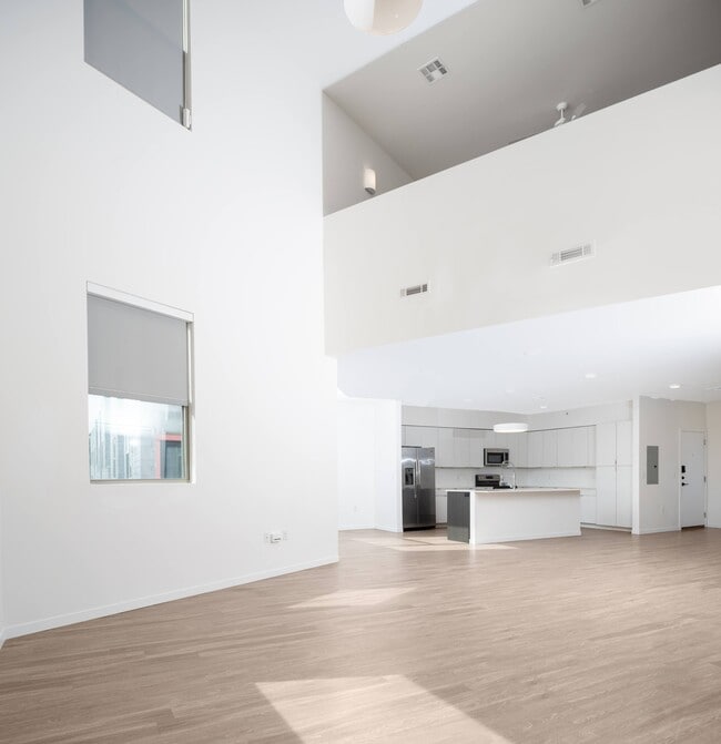 Building Photo - Classen 16