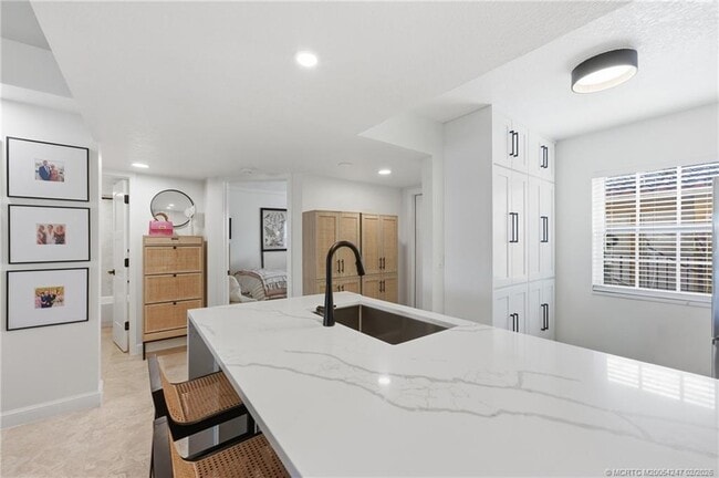 Building Photo - 1155 Lake Shore Dr