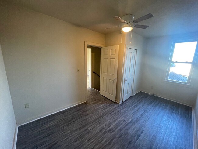 Building Photo - OM-1512 Cincinnati Street