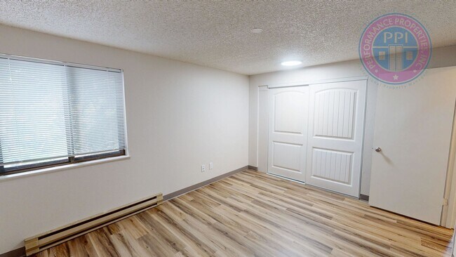 Building Photo - tuf8640