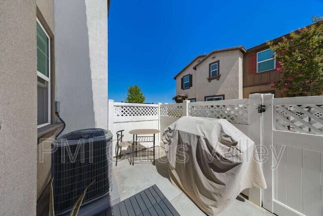 Building Photo - 34495 Agave Dr