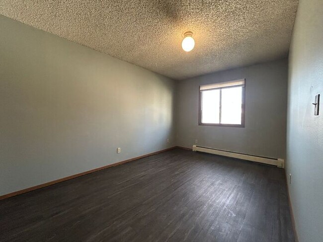 Building Photo - $1,000 | 2 Bedroom, 1 Bathroom Apartment |...