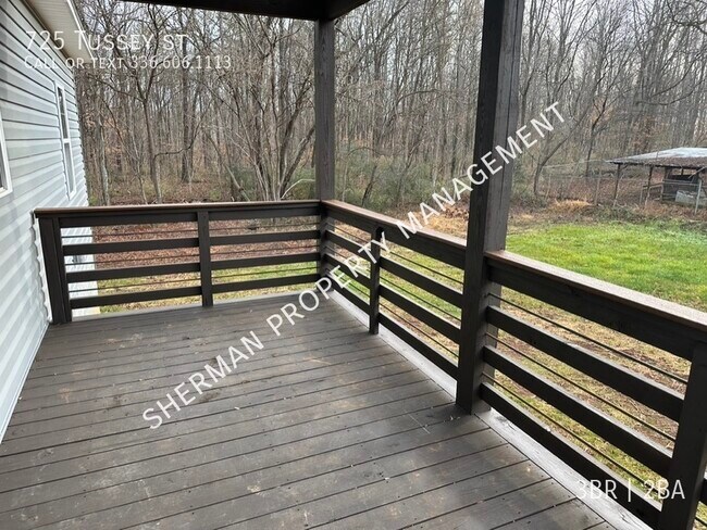 Building Photo - 725 Tussey St