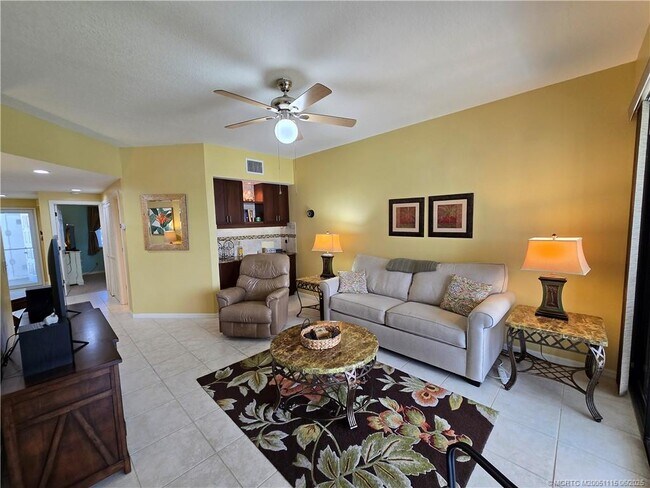Building Photo - 6041 SE Landing Way
