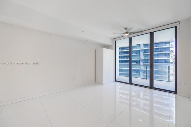 Building Photo - 1010 Brickell Ave