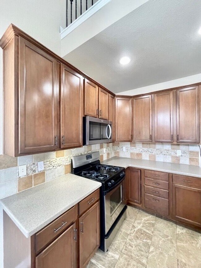 Building Photo - Stunning 4 Bed/4 Bath Home in Banning Lewis Ranch