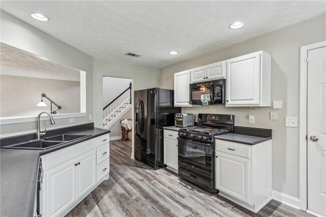 Building Photo - 142 Holly Mill Village Dr