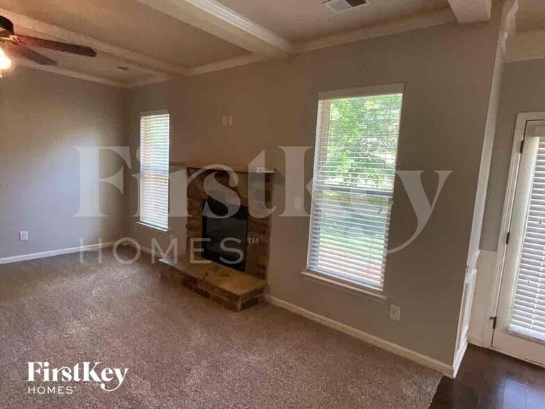 Building Photo - 624 Parkside Pl Dr