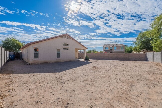 Building Photo - 5054 S 235th Dr