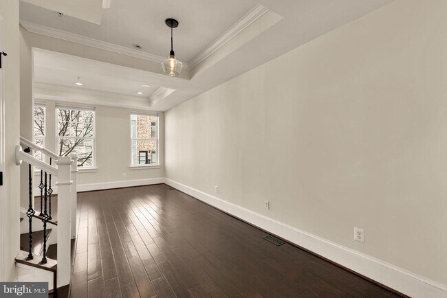 Building Photo - 1609 Levis St NE