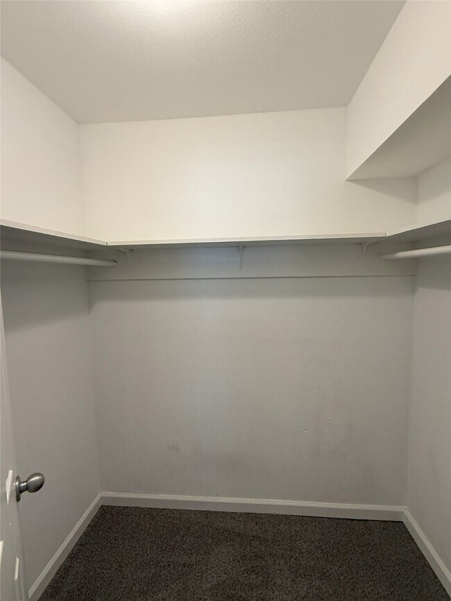 Building Photo - 1824 Thonig Rd