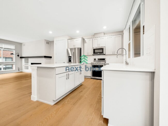 Building Photo - Welcome to this beautiful 4-bedroom, 3.5-bathroom for Rent!