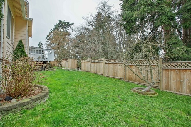 Building Photo - Lovley Home in Oak Harbor and Pet Friendly!