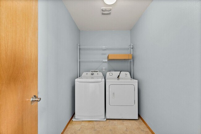 Building Photo - Spacious 4-Bed Home in DuPont | Huge Loft & 5 Mins to JBLM!