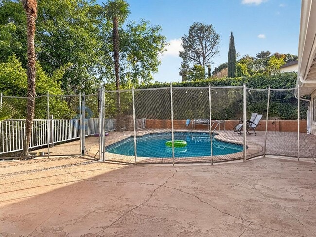 Building Photo - 20520 Rhoda St