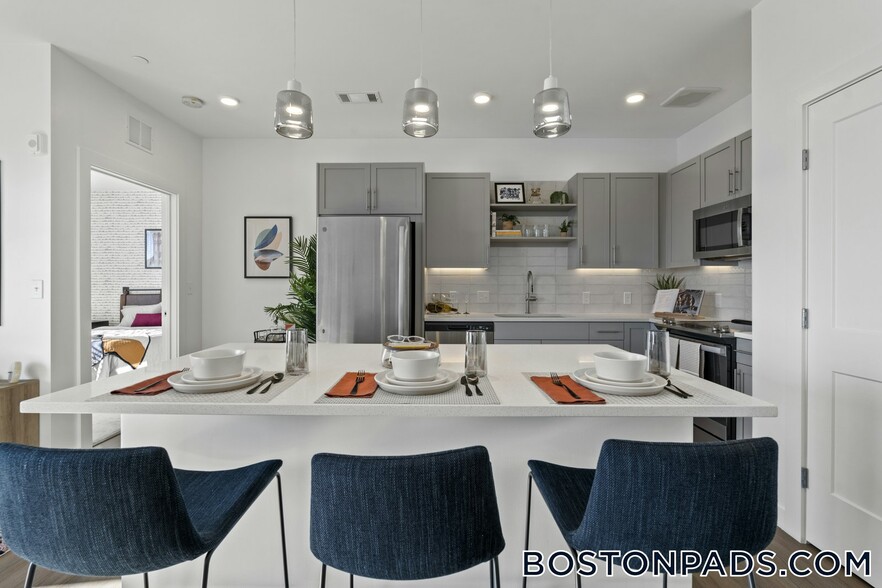 Building Photo - 120 Commerce Way