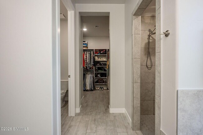 Building Photo - 3865 Jericho St