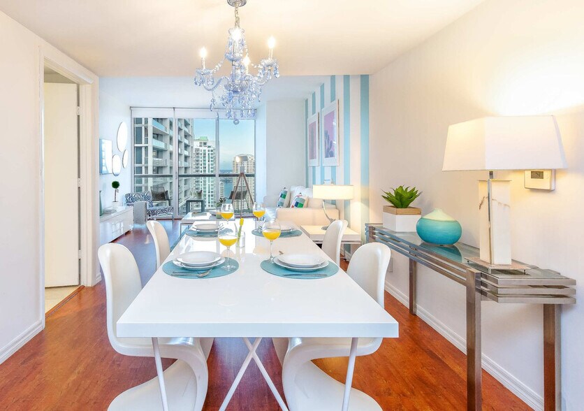 Building Photo - 485 Brickell Ave