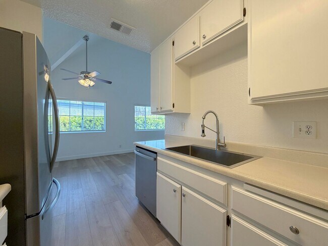 Building Photo - Alhambra Dr