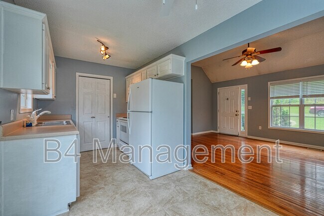 Building Photo - 208 Cotton Creek Dr