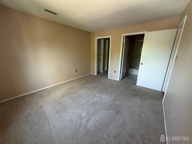 Building Photo - 1006 Aspen Dr