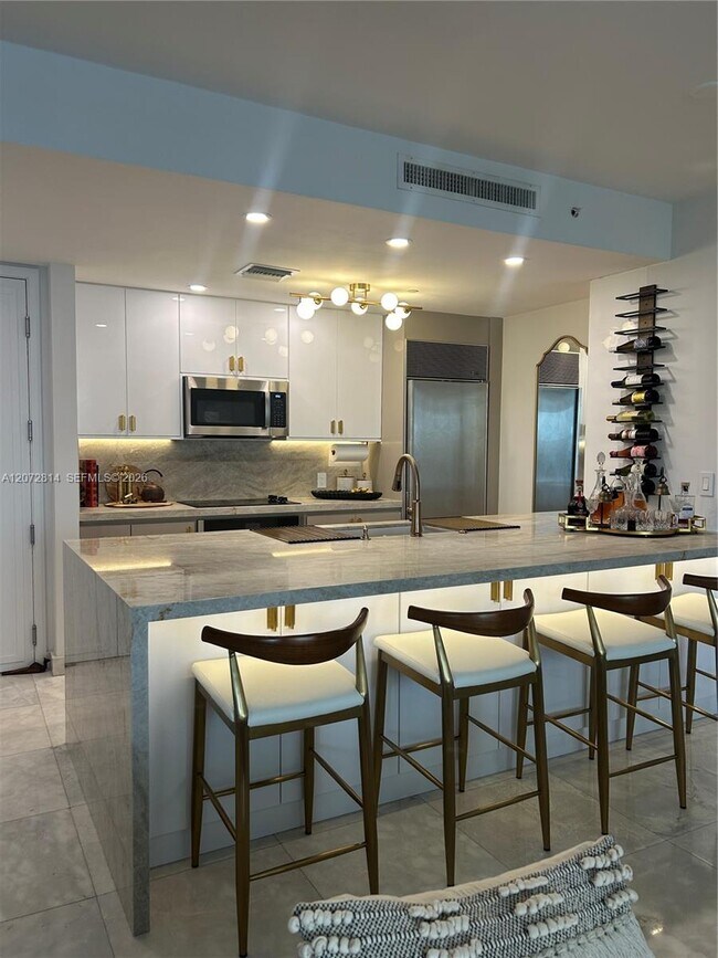 Building Photo - 901 Brickell Key Blvd