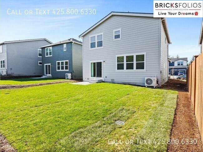Building Photo - Inviting Home in Port Orchard with a Perfe...