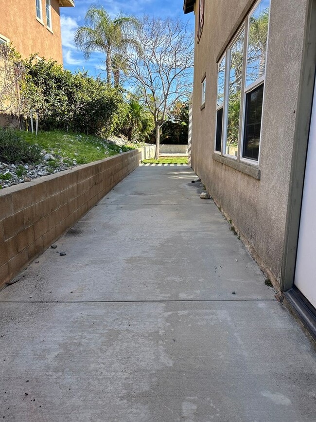 Building Photo - Spacious 5-Bedroom Home with Stunning Views