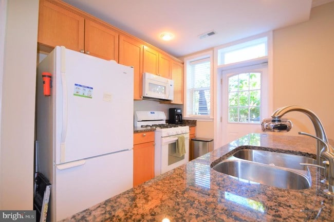 Building Photo - 720 K St NE