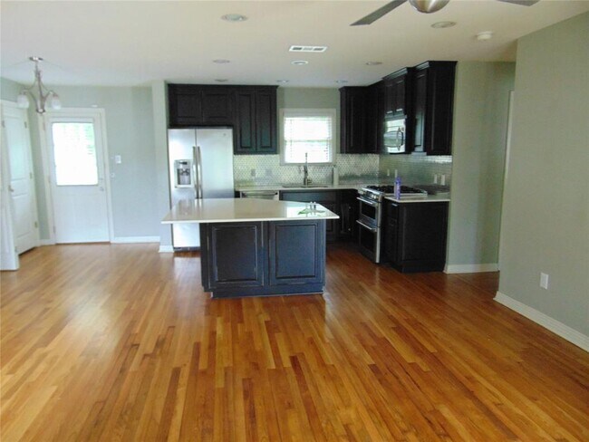 Building Photo - 210 W 55th St
