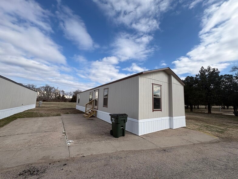 Building Photo - Flamingo Flats