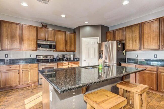 Building Photo - Gorgeous 5 Bedroom 3.5 Bath Stetson Valley...