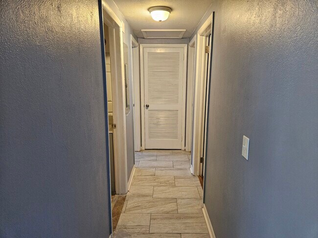 Building Photo - 2211 Patou Dr W