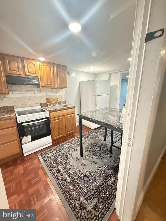 Building Photo - 7547 Beverly Rd