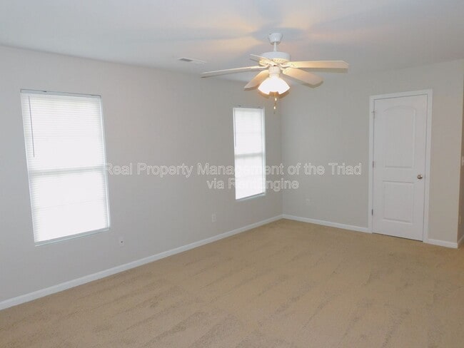 Building Photo - 807 Thorncroft Rd