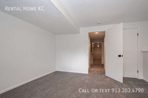 Building Photo - 7920 W 113th Terrace