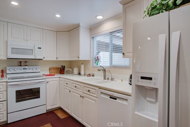 Building Photo - 5500 Paseo Del Lago W