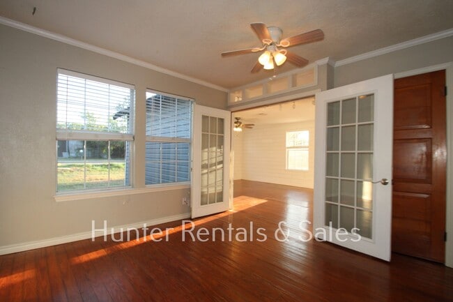 Building Photo - Charming Nolanville Cottage