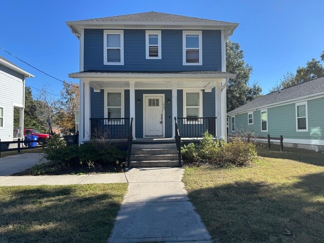 Primary Photo - 1907 Grayson St