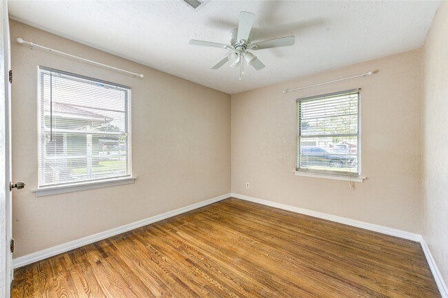 Building Photo - 3205 Hays St