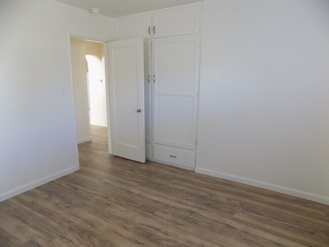 Building Photo - 4501 Thompson Ave
