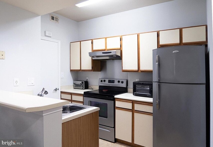 Building Photo - 12156 Penderview Terrace