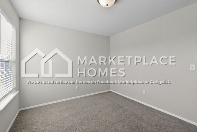 Building Photo - 904 SW Loudon Dr