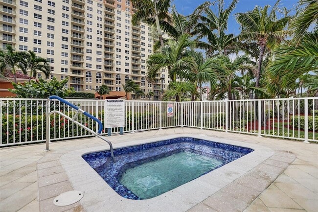 Building Photo - 2030 S Ocean Dr